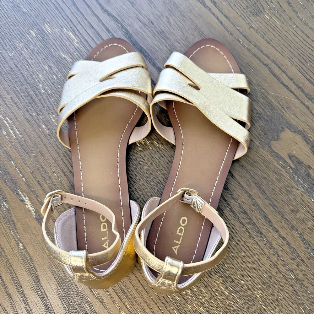 Aldo Daressi Gold Metallic Flat Sandals Women Size 9 Cross Front Strappy - Picture 3 of 5